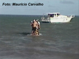 Embarque nas catraias de Ponta das Pedras