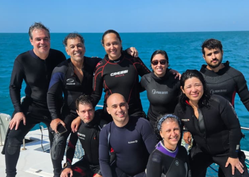 Pesquisas de Abrolhos, o Artemis e o Guadiana 22 Elmete equipe5